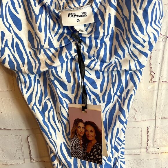 Women’s NWT DIANE VON FURSTENBERG BLUE ZEBRA PRINT CAMI TOP S, AND SKIRT XS SET - Picture 13 of 16